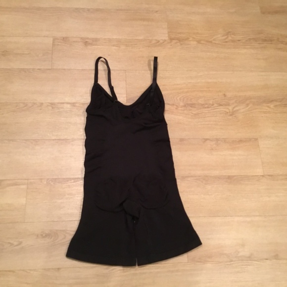 Women’s Full Body Shapewear With Butt Lifter And Thigh Slimmer - Picture 7 of 8